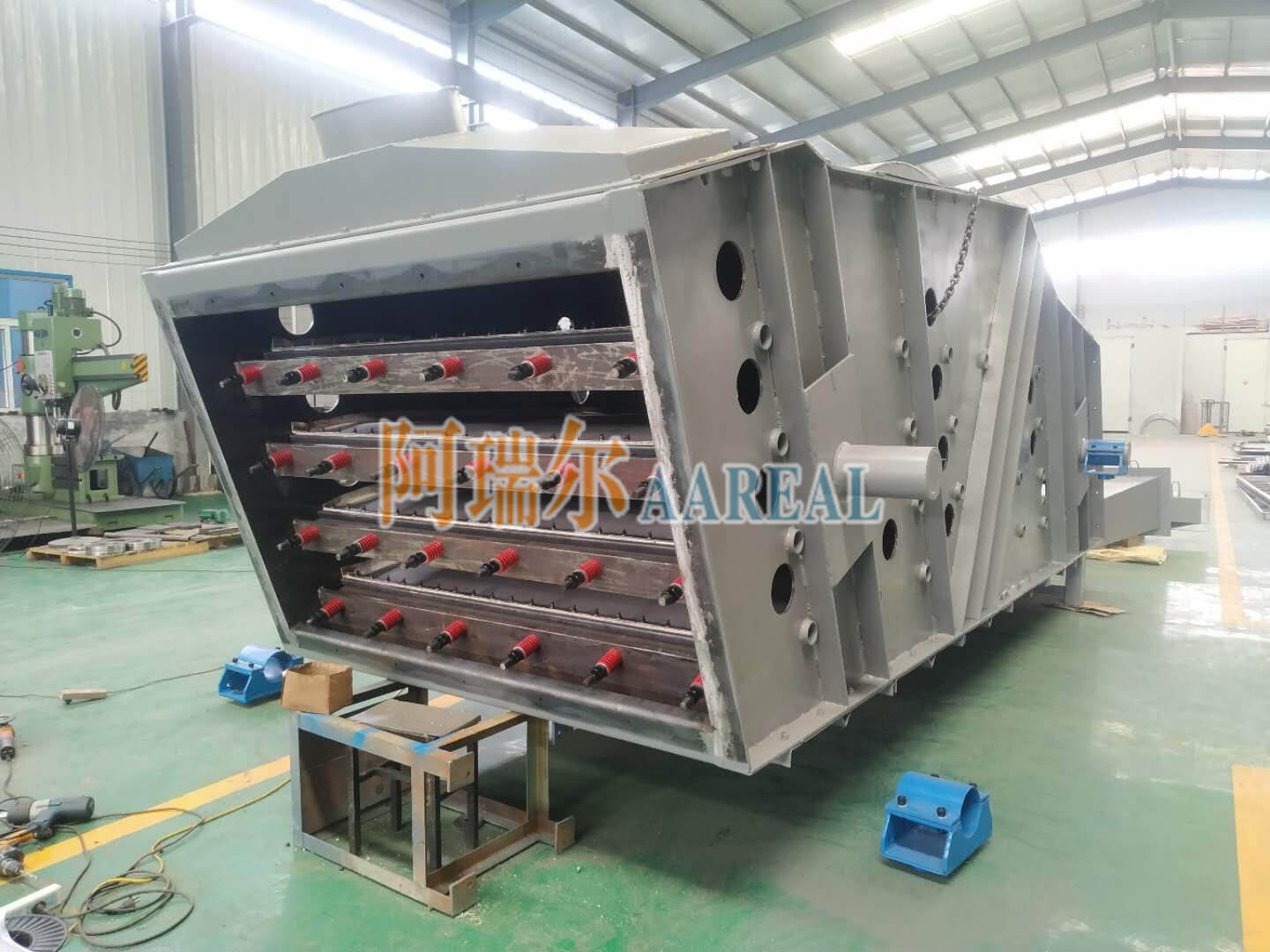 High Efficiency Probability Linear Vibrating Screen for Silica Sand.jpg